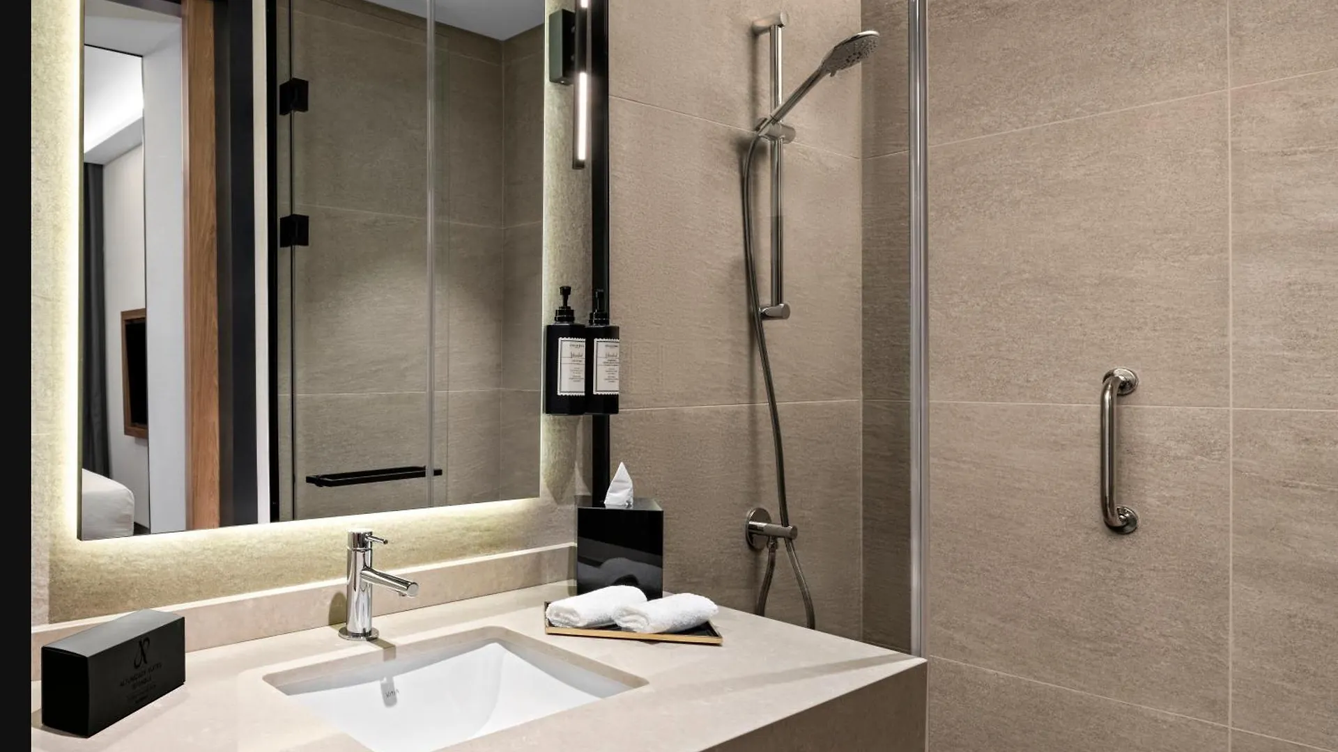 Altunizade Suites Istanbul, Curio Collection By Hilton Hotel Istanbul